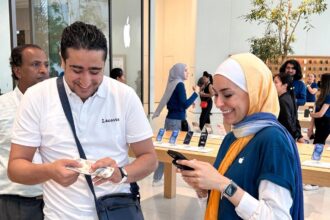 Tourists holding iPhone 15 at Apple UAE Launch